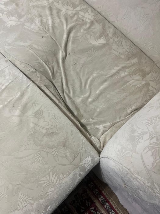 Угловой светлый диван СРОЧНО!!!
