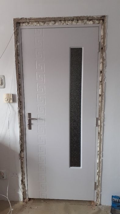 Montez uși interior,ferestre-uși PVC,uși metalice,reglaje..