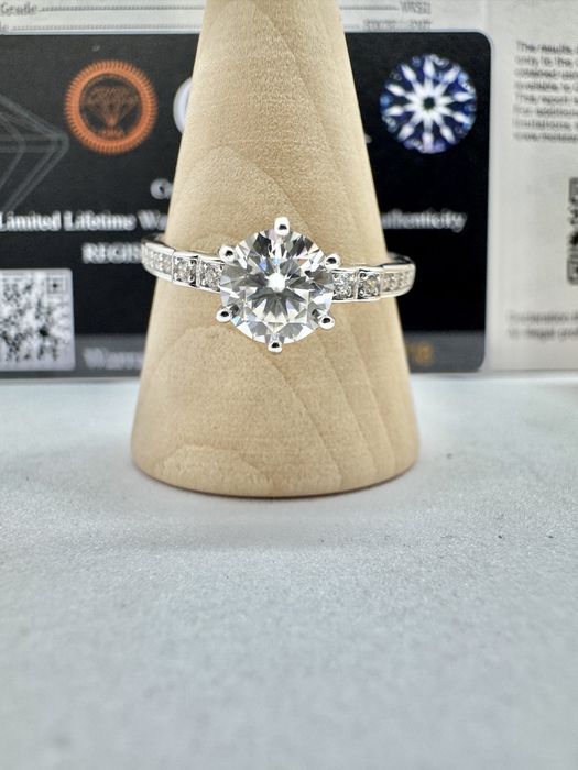 Сребърен пръстен с мойсанит (Диамант) 1 карат