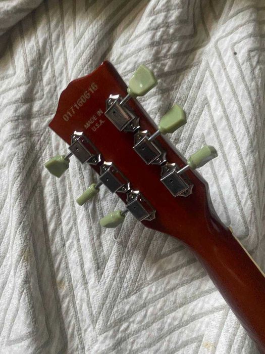 !Электрогитара Gibson Les Paul