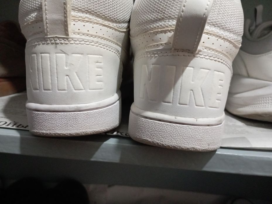 Кеды и кроссовки.