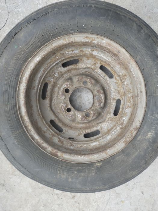 Колесо, диск с резиной 165—13/6,45—13   М—145.