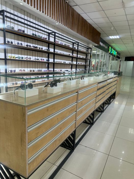 Продается стеллажи и зеркало