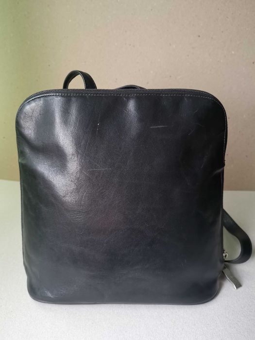 Кожена раница, черна