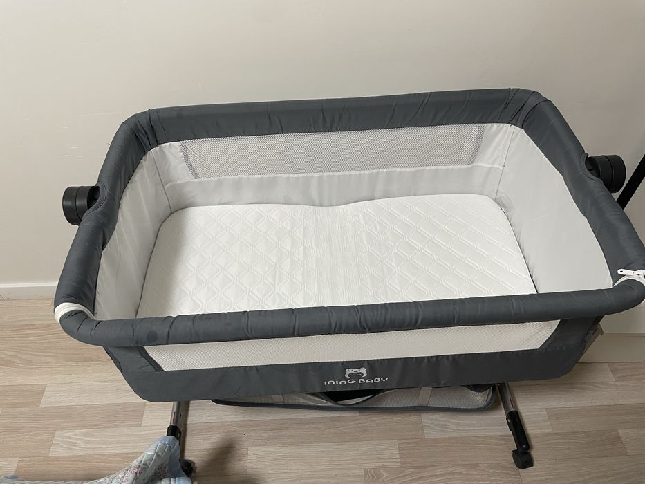 Продам приставной манеж (кроватку).