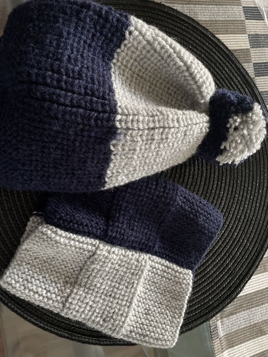 Ръчно изплетени  детски  шапка и шалче