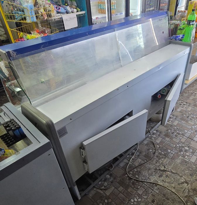 Продам витринный холодильник