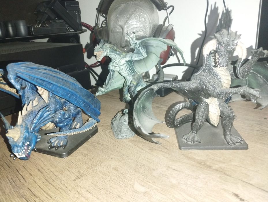 Dungeons & Dragons Icons Gargantuan  Black Dragon,Blue Dragon plus McFarlane Dragons