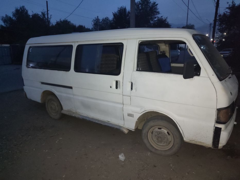 Мазда бонго продам срочно