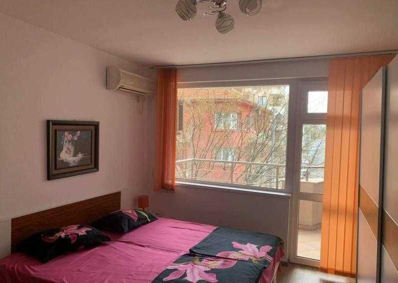 Дава се под наем Двустаен апартамент в Бургас, Център - 60 кв.м за 408 € - Снимка #2