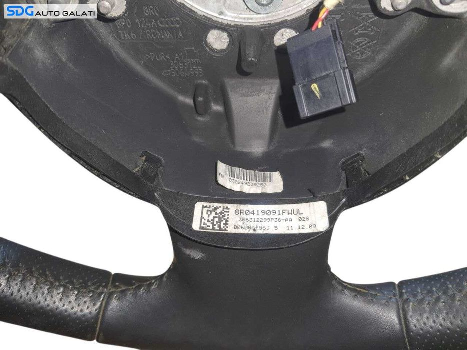 Volan Piele 3 Spite cu Comenzi Audi Q5 8R 2008 - 2012 Cod 8R0419091F ( Zgârieturi pe Piele și Uzura Generală, Vizibile în Imagini ) [N2356]