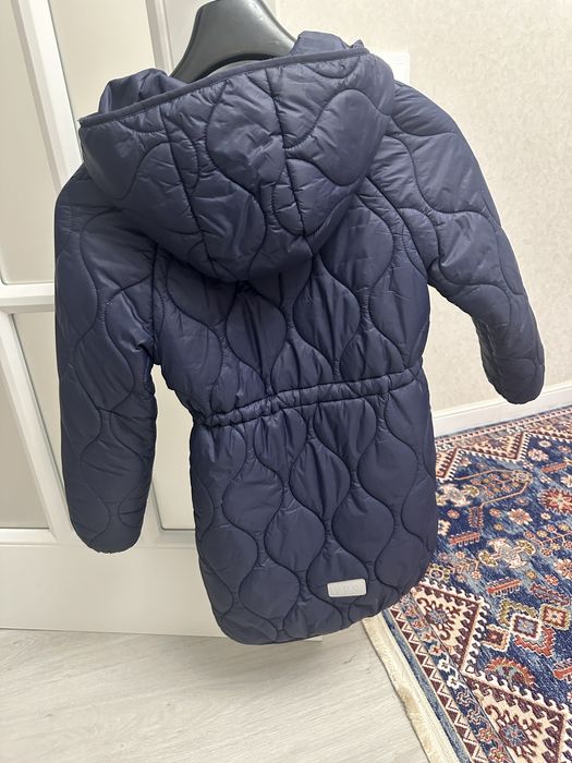 Легкая детская куртка для девочки