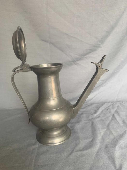 стар калаен  чайник