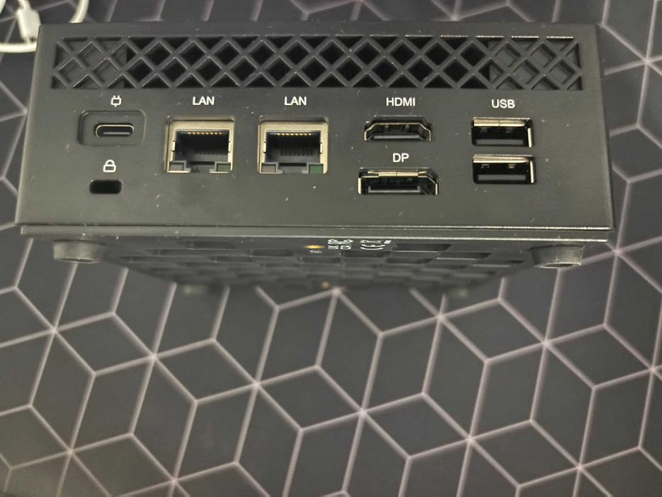 MiniPC NipoGI AMD Ryzen 7 7730 16GB RAM