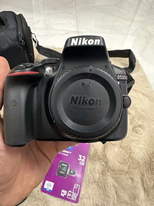 Nikon D5300 + obiectiv AF Full Pack
