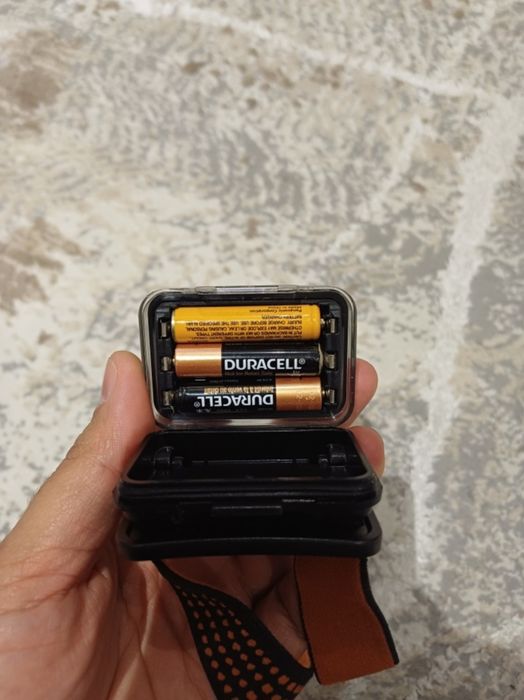 Фирменный налобный фонарь Duracell