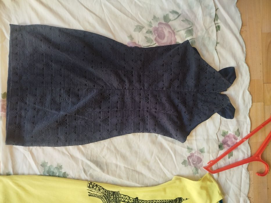 Продам 2 платья на девушку
