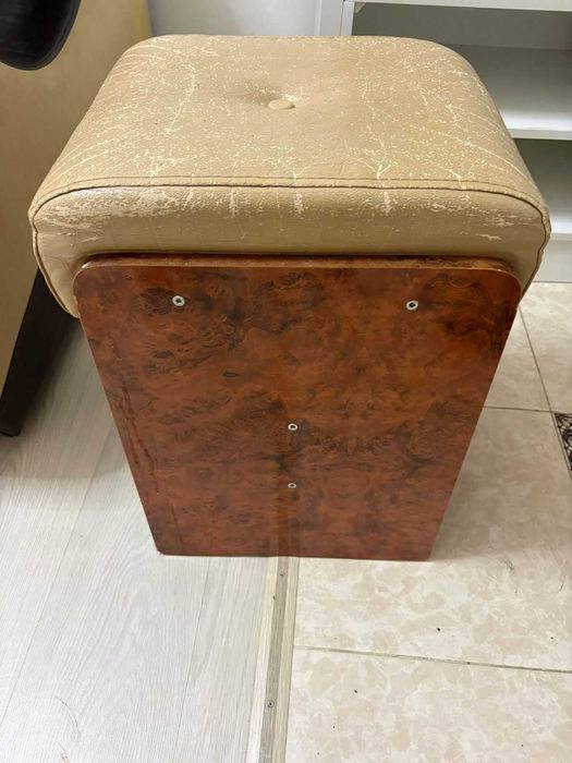 Продам стулья пуфики