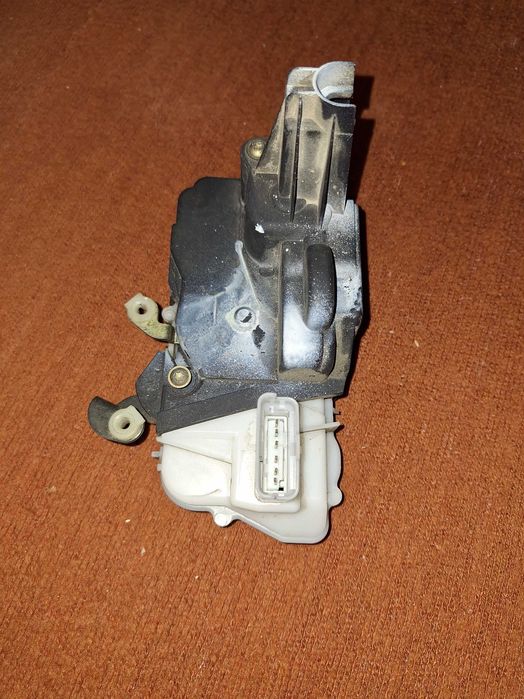 Брава за шофьорска врата