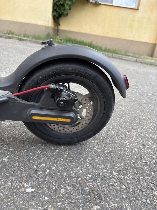 Vand trotineta Xiaomi m365 ‘ ca noua