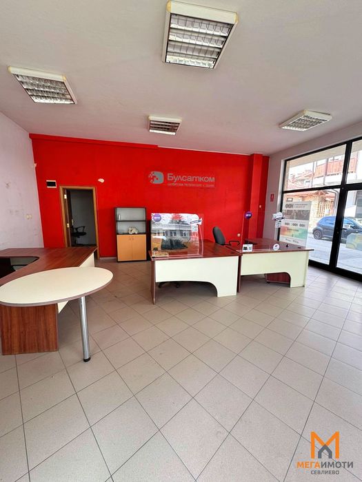 Дава се под наем Офис в Севлиево - 50 кв.м за 326.4 € - Снимка #2