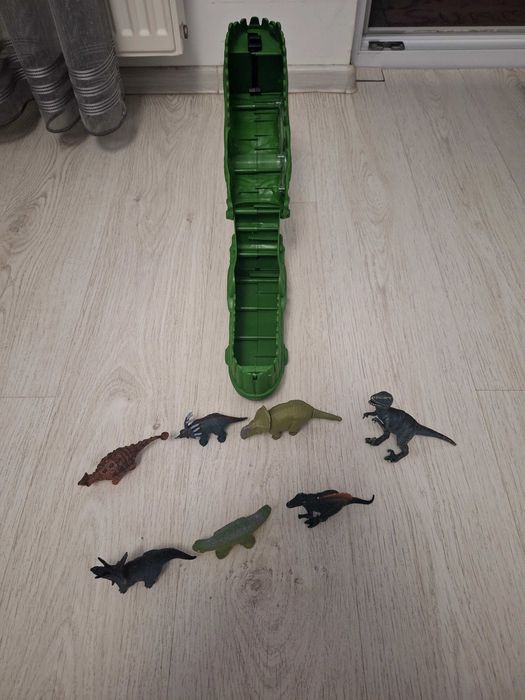 Lot dinozauri plis cutie depozitare.