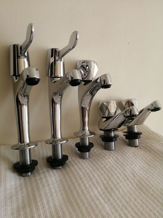 Кранчета за вода, стоящи нови.