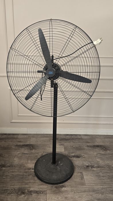 Вентилятор кафе, цех, студия