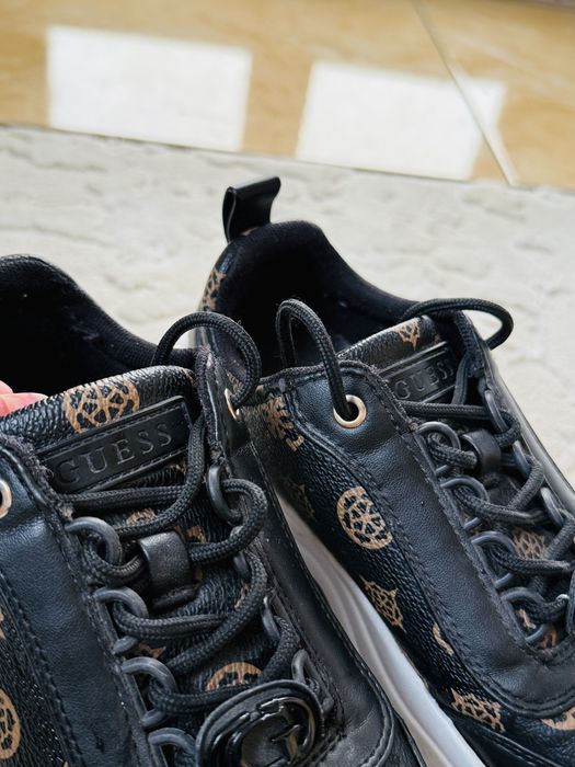Vând sneakers GUESS originali, purtati o singura dată, mărime 36