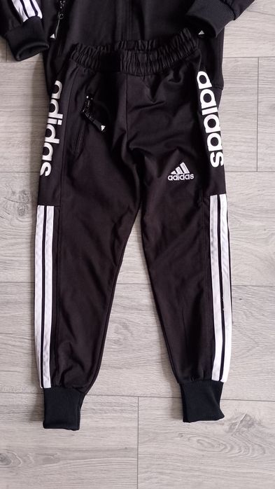Trening Adidas mărimea 110