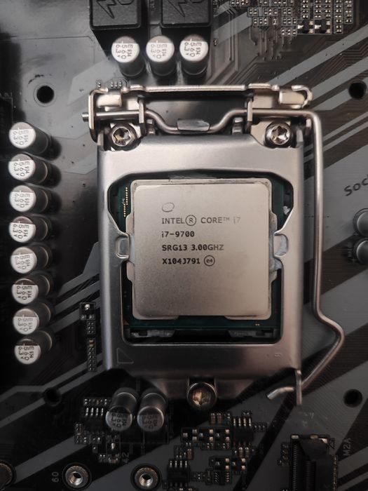 Комплект Gigabyte Z390 D + Intel Core i7-9700