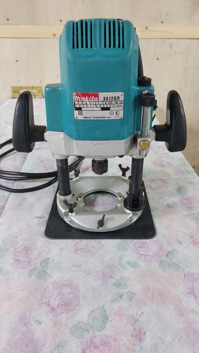 Продам фрезер MAKITA