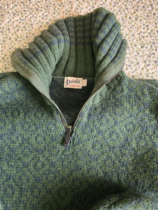Вълнен пуловер DIVOLT