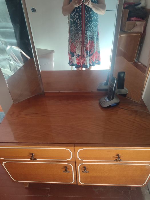 Отдам спальный гарнитур