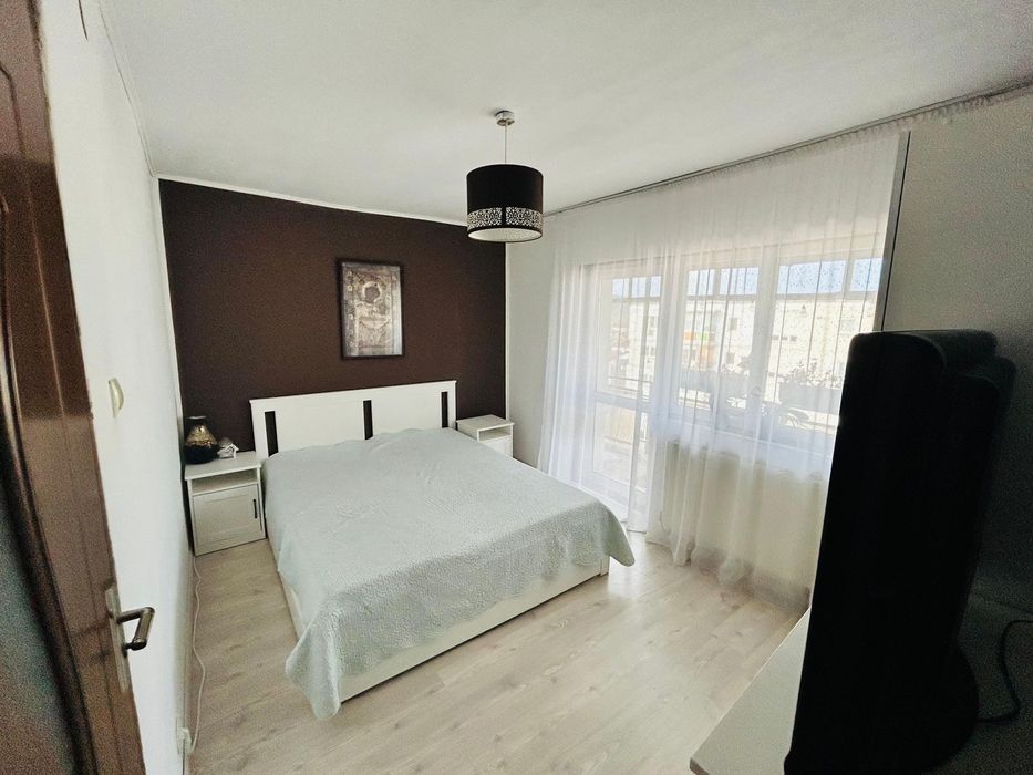 Vand apartament 3 camere zona linistita