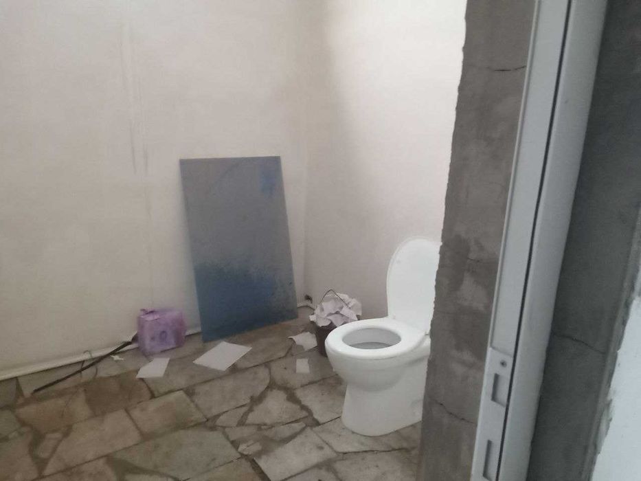 uy sotiladi hamma sharoit mavjud. pul zarurligiga uchun sotilopti