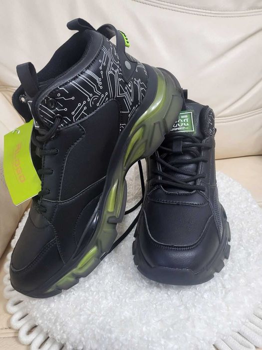 Нови високи маратонки - 42 номер