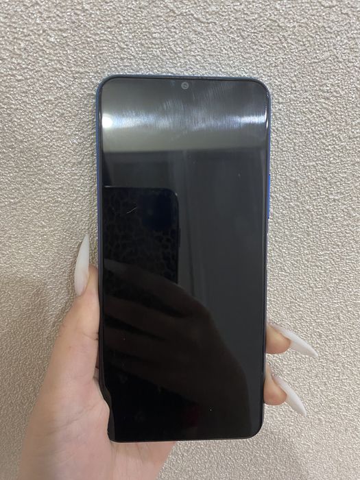 Продам Vivo Y20 64гб тройная камера хорошо держит заряд