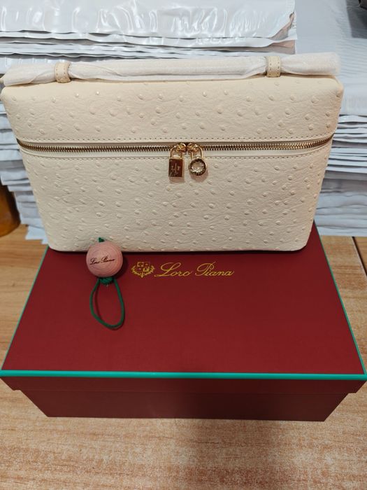 Чанти Loro Piana щраусова кожа