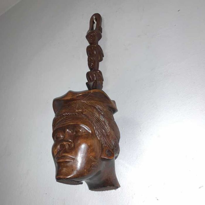 Statuetă de perete decorativă din lemn