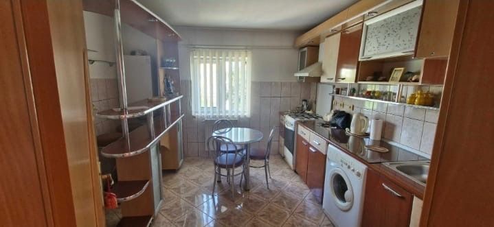 De vanzare apartament cu 3 camere