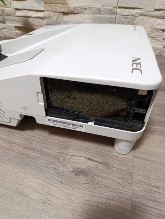 Ултра късофокусен проектор NEC NP-UM301WG
