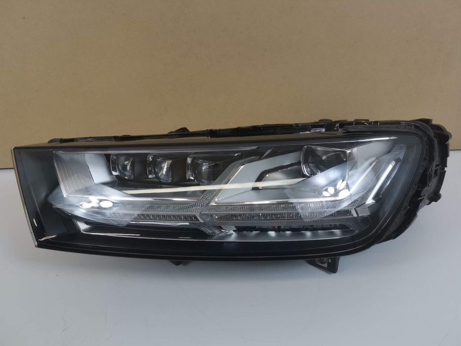 Ауди Q7 / Audi Q7 4M Ляво пълна LED матрица фар Audi Q7 4M оригинален