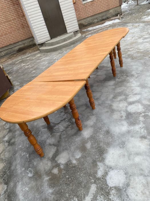 Стол для кухни..