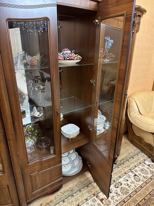 Шкаф-витрина горка