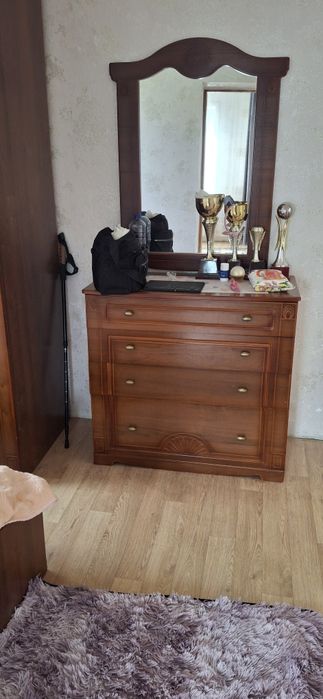 Продам спальный гарнитур