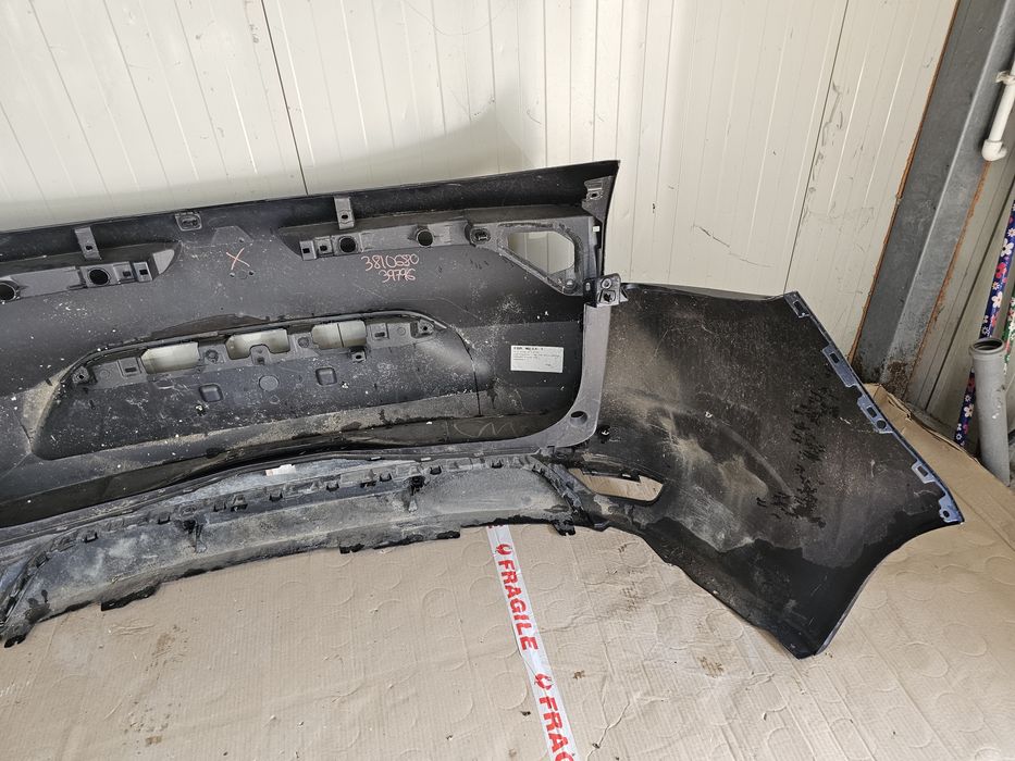 Bara spate si ornamentul de pe hayon renault megane 4 break combi