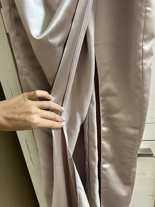 Официална рокля цвят бадем