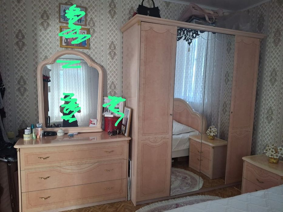 Продам спальный гарнитур