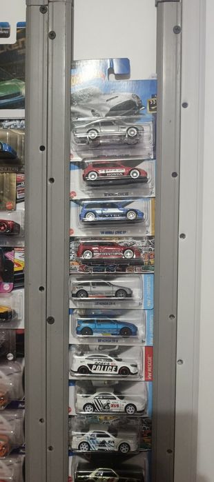 В продаже Hot wheels